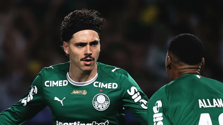 Maurício em campo com a camisa do Verdão.