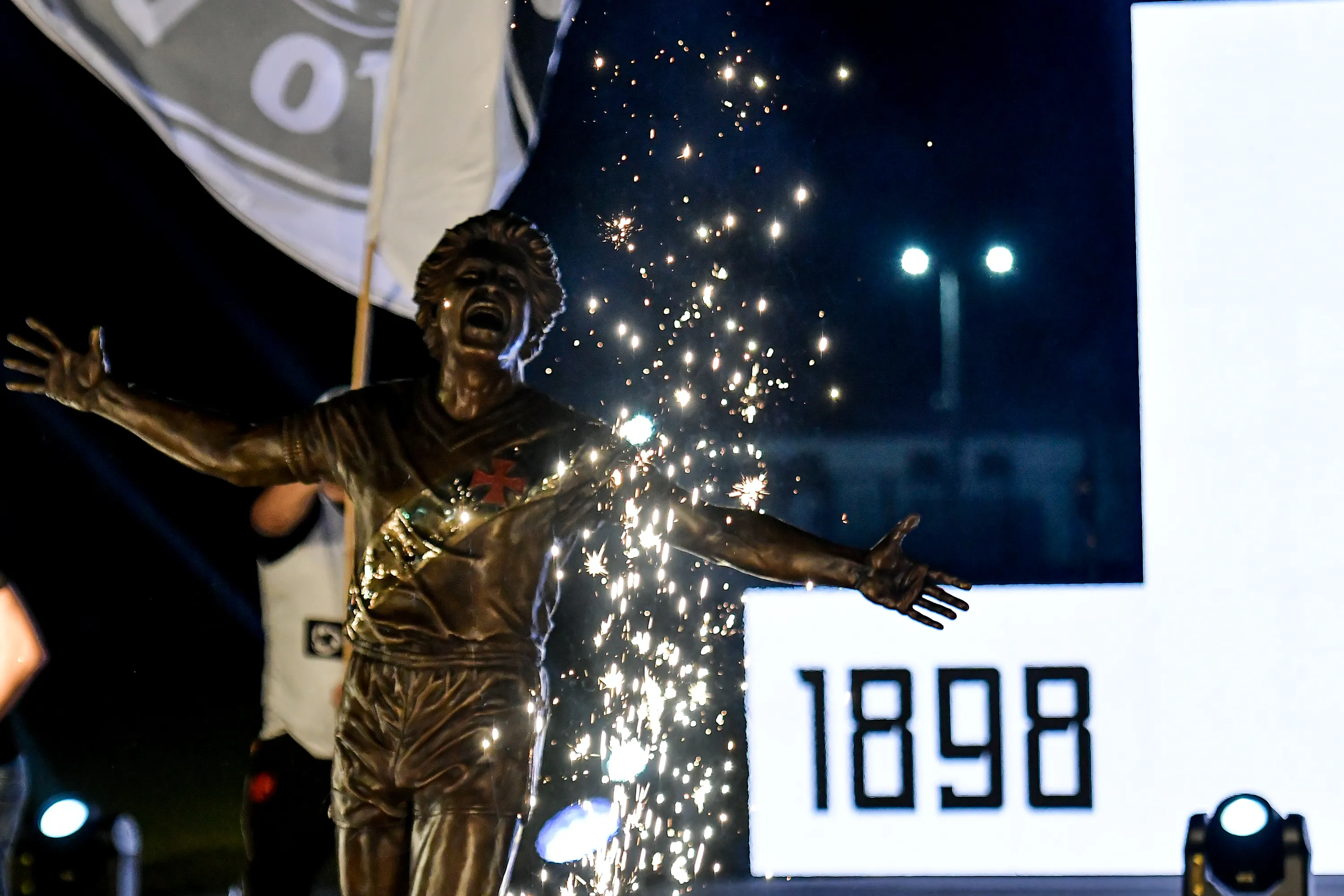 Estátua Roberto Dinamite, São Januário. Foto: Thiago Ribeiro/AGIF