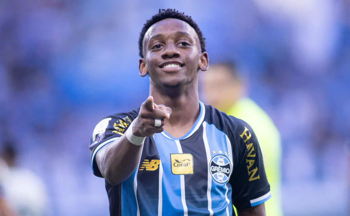 Gabriel Mec evolui no Grêmio e se destaca com bons números contra o Coritiba