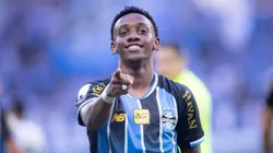 Gabriel Mec jogador do Gremio comemora seu gol durante partida contra o Coritiba no estadio Arena do Gremio pelo campeonato Brasileiro A 2026. Foto: Maxi Franzoi/AGIF