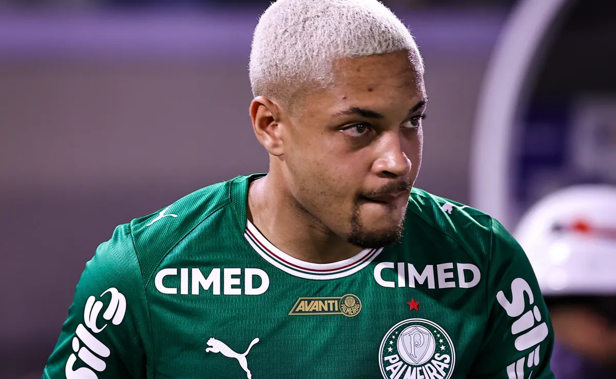 Data de retorno de Vitor Roque ganha projeção e otimismo com recuperação de Piquerez