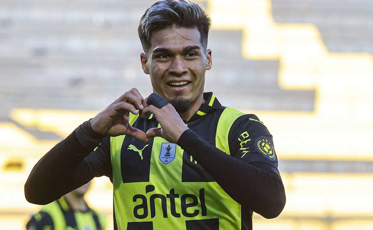 Grêmio acerta venda de Arezo ao Peñarol por quase R$ 18 milhões