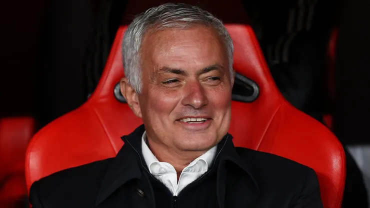 José Mourinho atualmente dirige o Benfica