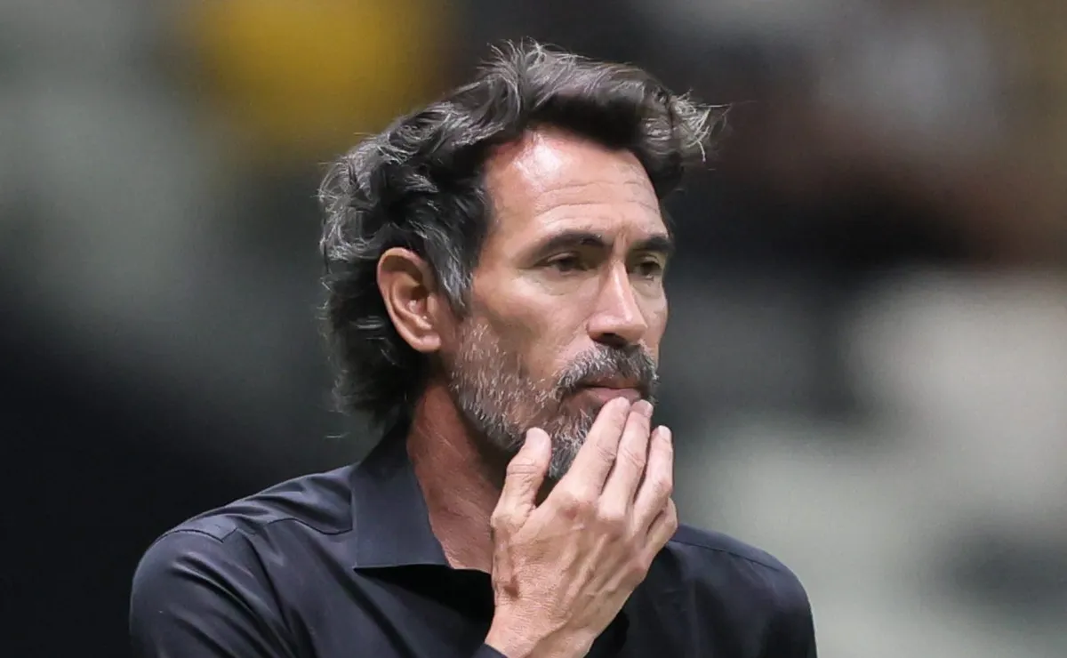 Atlético pode ter nova formação contra o Cruzeiro e Domínguez pode escalar três zagueiros