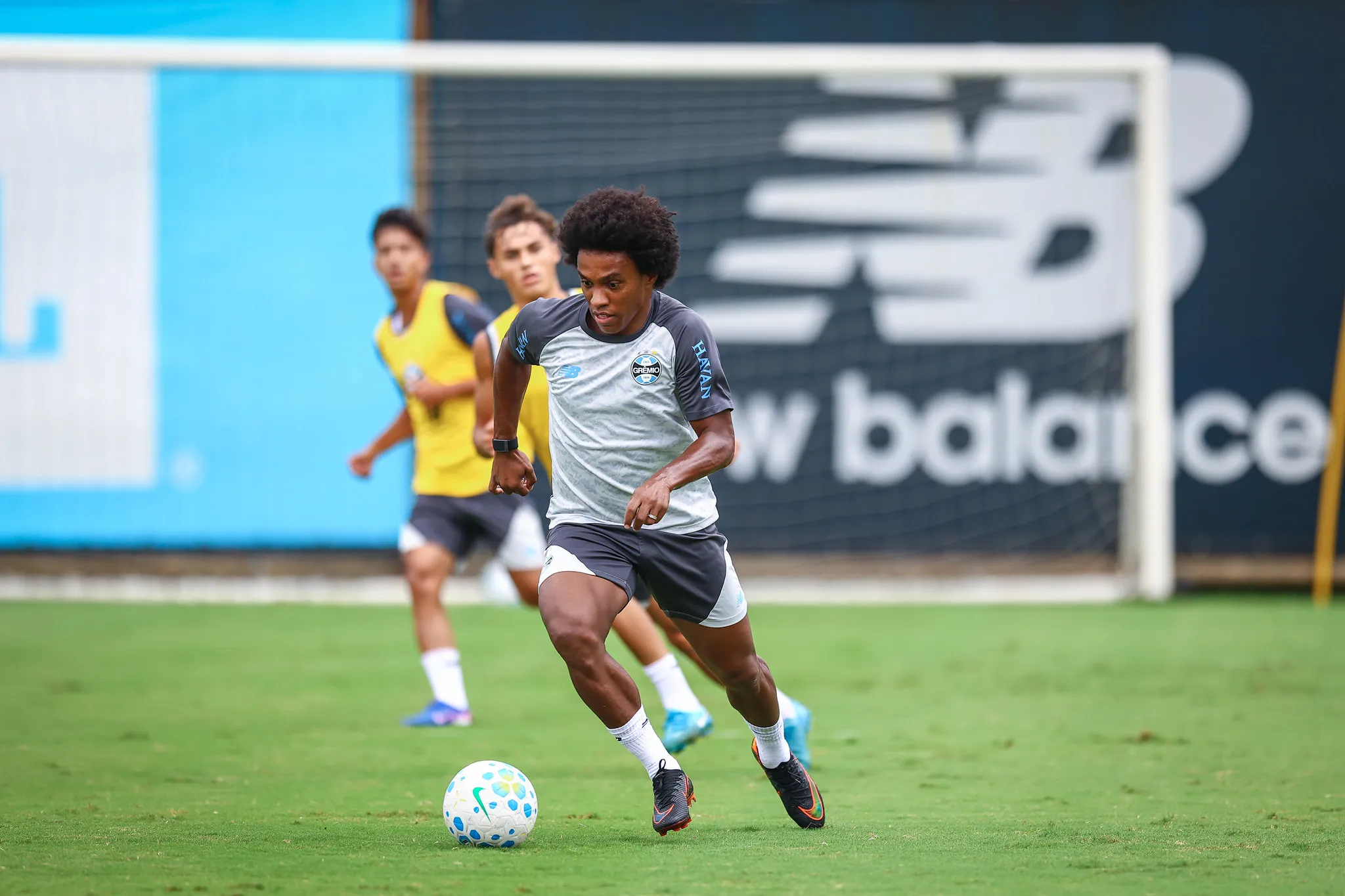 Willian pode ser novidade entre os relacionados contra o Palestino – Foto: Lucas Uebel/Grêmio FBPA