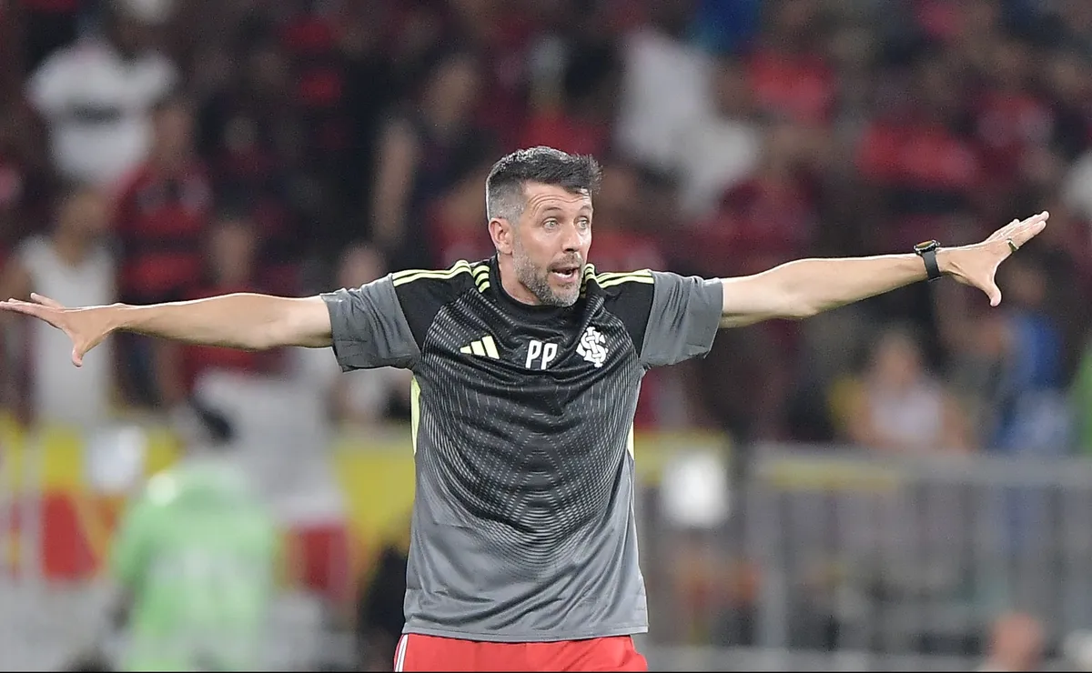 Paulo Pezzolano tem dúvida no atacante do Internacional entre Alerrandro e Borré