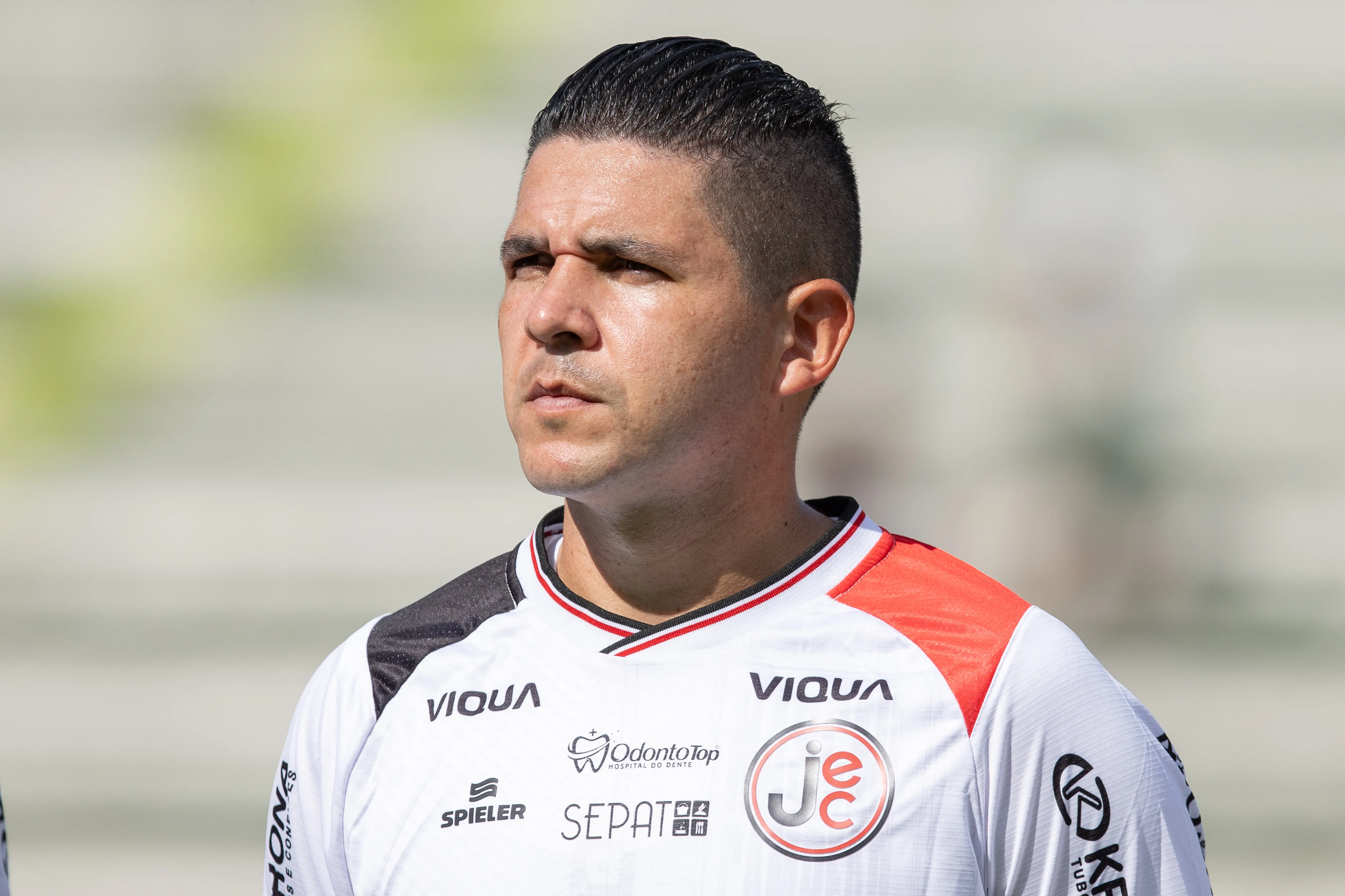 SC – CHAPECO – 10/02/2024 – CATARINENSE 2024, CHAPECOENSE X JOINVILLE – Diego Renan jogador do Joinville durante partida contra o Chapecoense no estadio Arena Conda pelo campeonato Catarinense 2024. Foto: Liamara Polli/AGIF