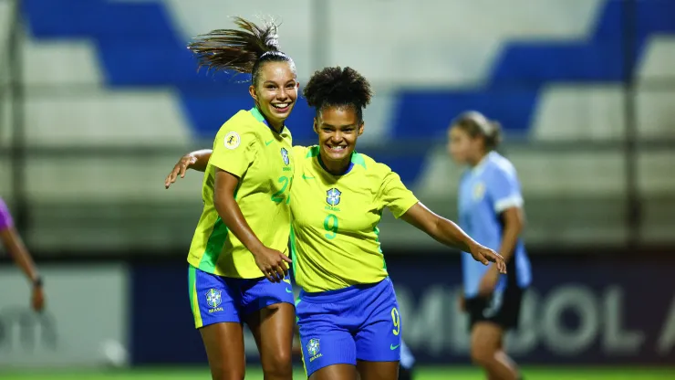 Pinho e Nicolly celebram gol da Seleção Feminina Sub-17 - Foto: Staff Images/CBF
