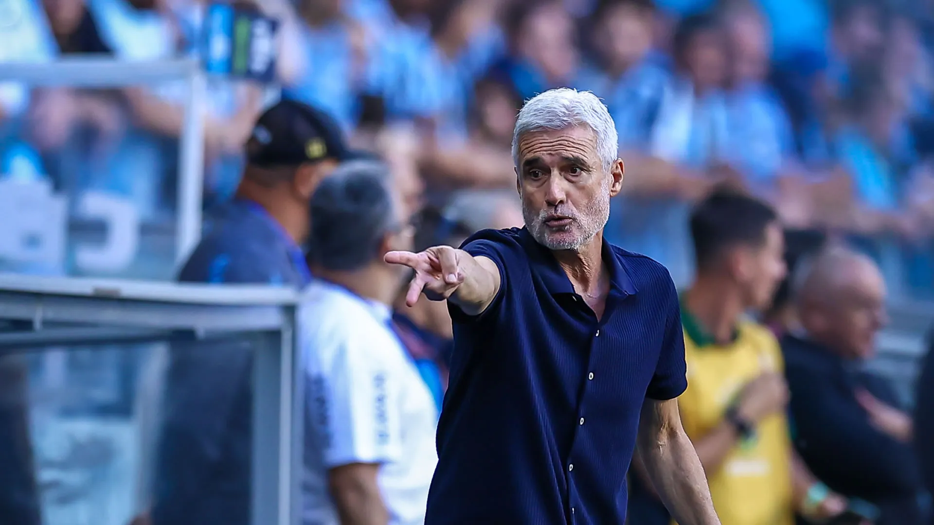 Luís Castro está pressionado no Tricolor. Foto: Lucas Uebel/Grêmio FBPA