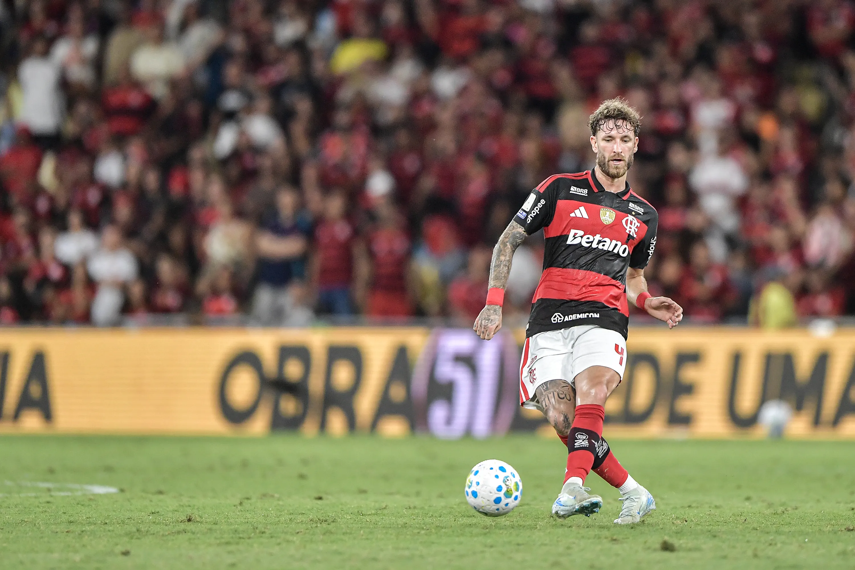 Léo Pereira durante partida pelo Flamengo. Foto: Thiago Ribeiro/AGIF
