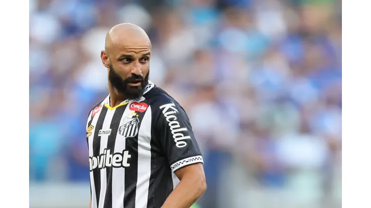 Thaciano jogador do Santos durante partida contra o Cruzeiro no estadio Mineirao pelo campeonato Brasileiro A 2026. Foto: Gilson Lobo/AGIF