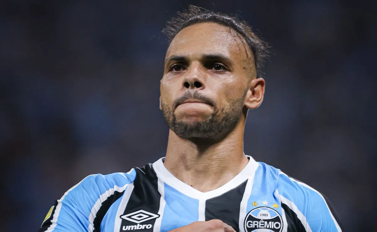 Paulo Pelaipe descarta qualquer consulta ou sondagem do Atlético-MG pelo atacante Braithwaite do Grêmio