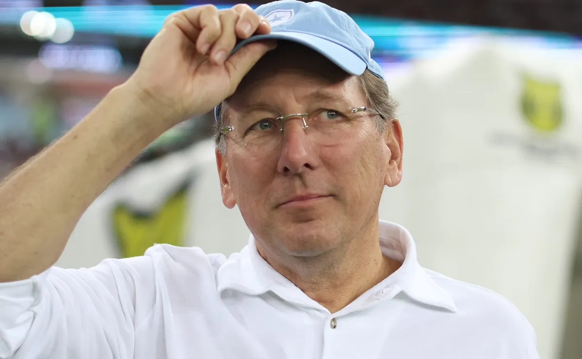 Textor é criticado por postura no Botafogo: “Faz o que bem entende”