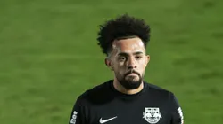 Claudinho em campo pelo Bragantino, clube que ele defendeu no passado.