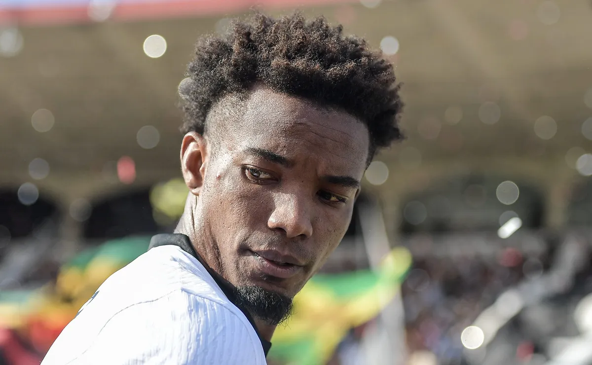 Thiago Mendes tem conversa nos bastidores do Vasco para alcamar os ânimos