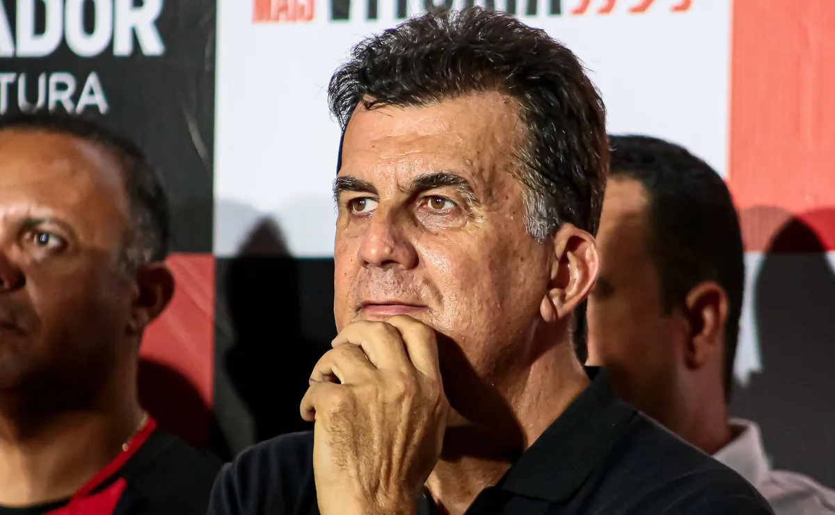 Presidente do Vitória é denunciado no STJD e pode ficar 6 meses fora do futebol por ‘peitar’ Flamengo e CBF