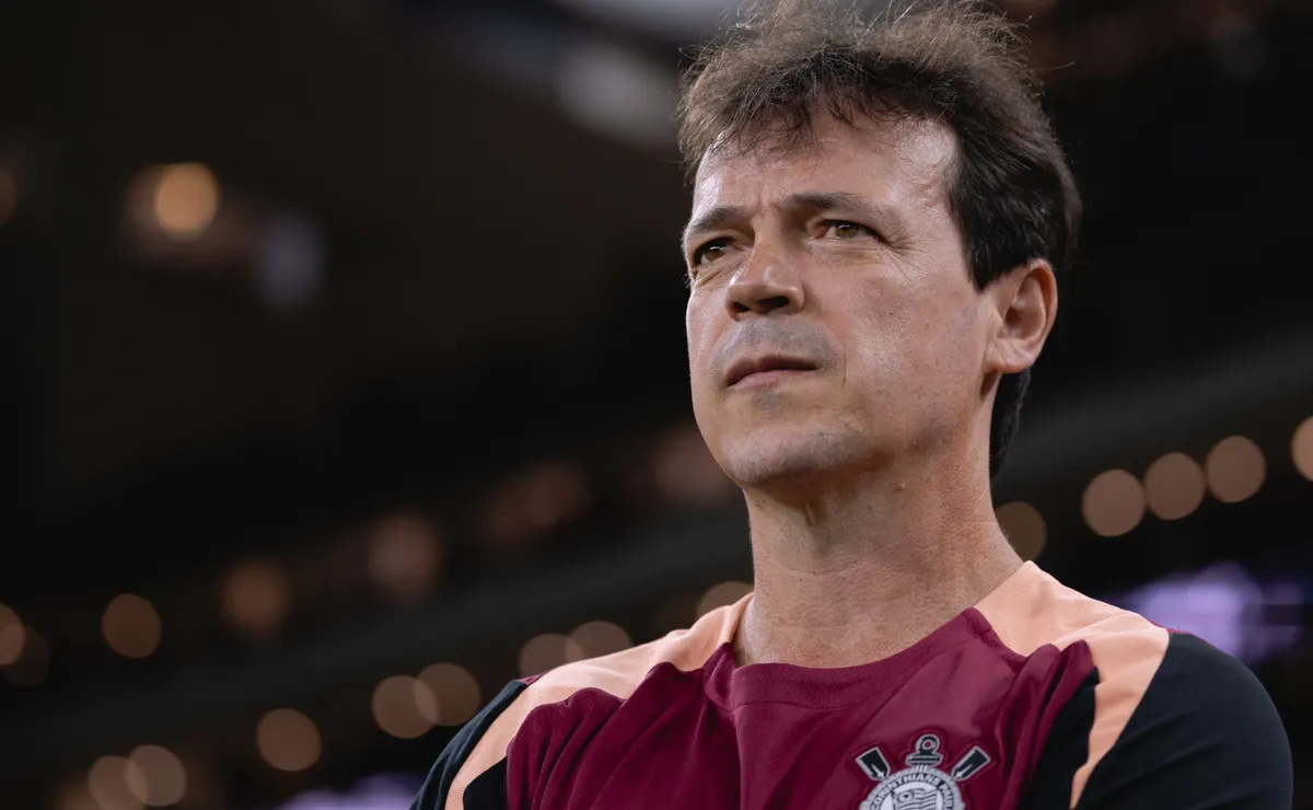 Escalação do Corinthians: Diniz promove mudanças e Matheuzinho retorna contra o Peñarol