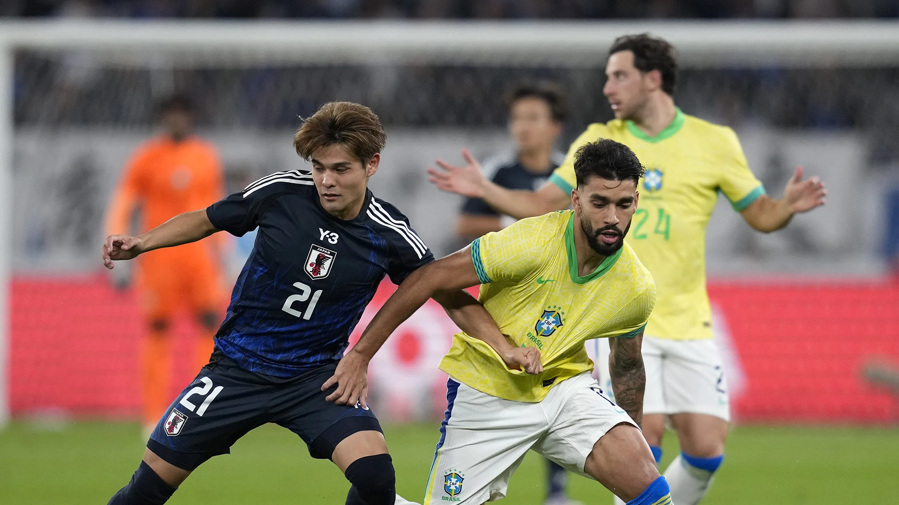 Foto: Toru Hanai/Getty Images – Lucas Paquetá em ação pela Seleção contra o Japão.