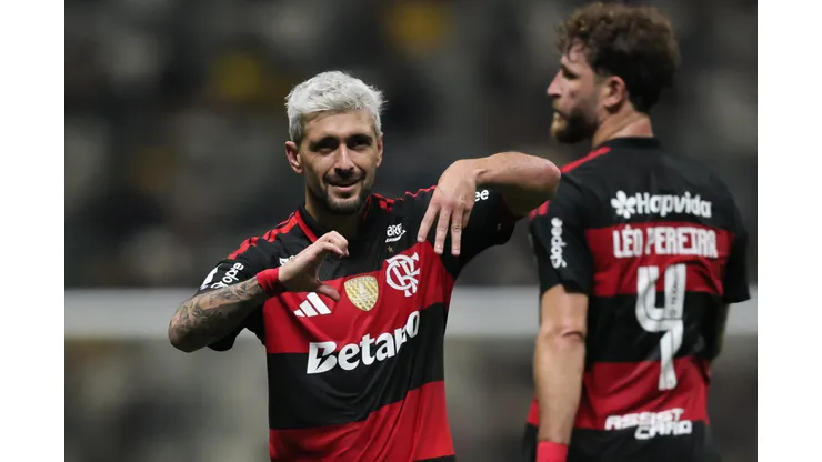 Arrascaeta jogador do Flamengo comemora seu gol durante partida contra o Atletico-MG no estadio Arena MRV pelo campeonato Brasileiro A 2026. Foto: Gilson Lobo/AGIF