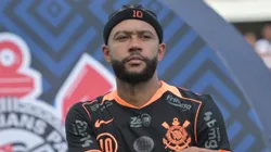 Memphis Depay jogador do Corinthians durante partida contra o Santos no estadio Vila Belmiro pelo campeonato Brasileiro A 2026. Foto: Jota Erre/AGIF