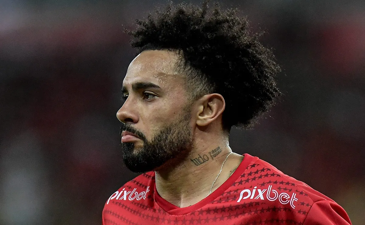 Claudinho deixa Santos de lado e prioriza Flamengo em volta ao Brasil