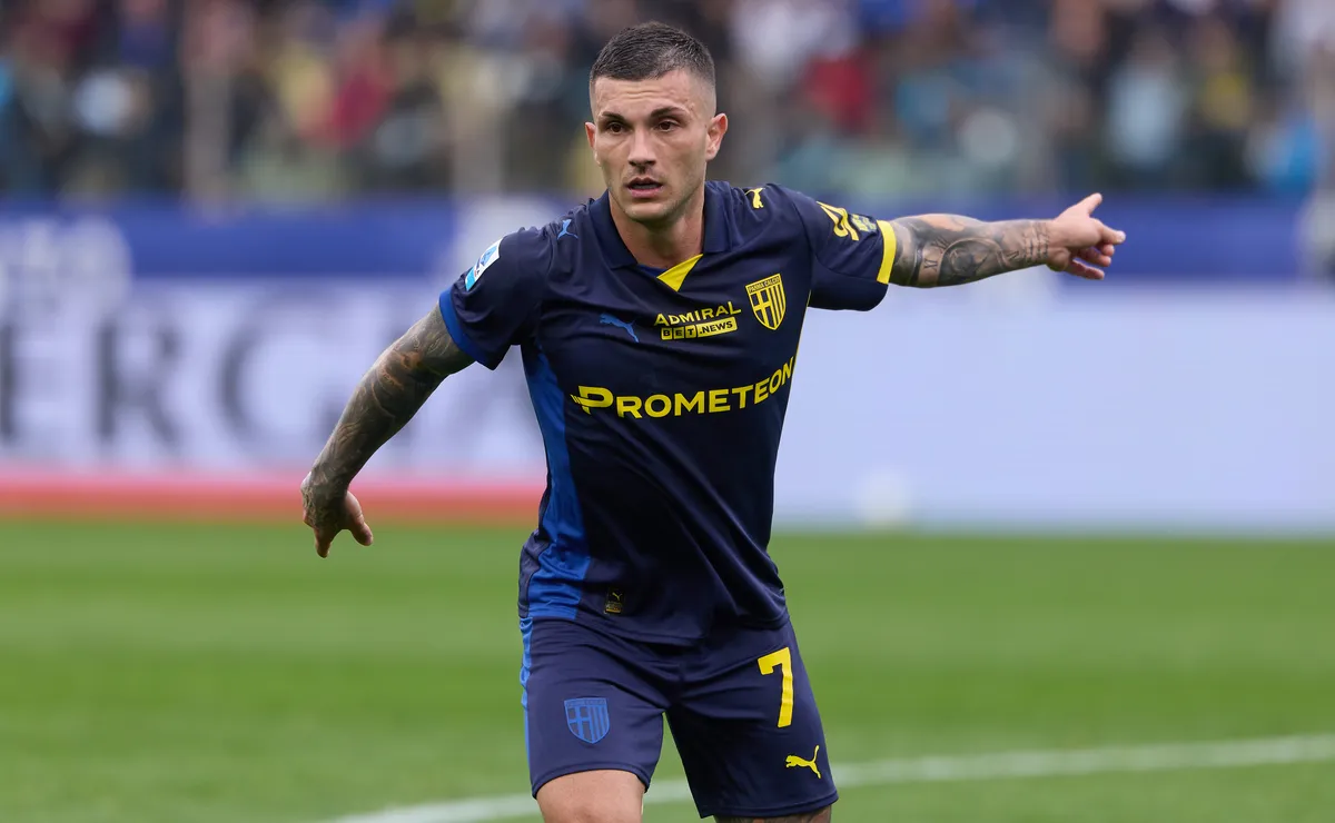 Gabriel Strefezza, do Olympiacos, agrada Diniz e Corinthians negocia chegada de atacante por empréstimo