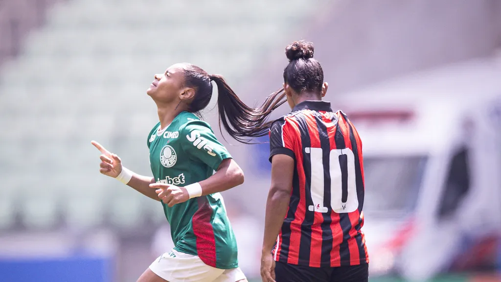 Tainá Maranhão em campo pelo Palmeiras