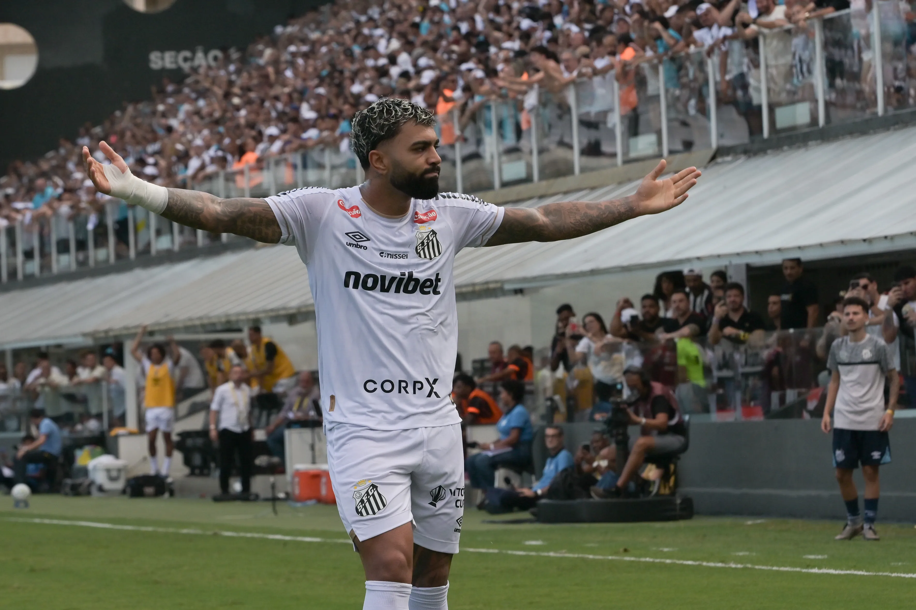 Gabigol marcou mais um gol no ano.  Foto: Jota Erre/AGIF