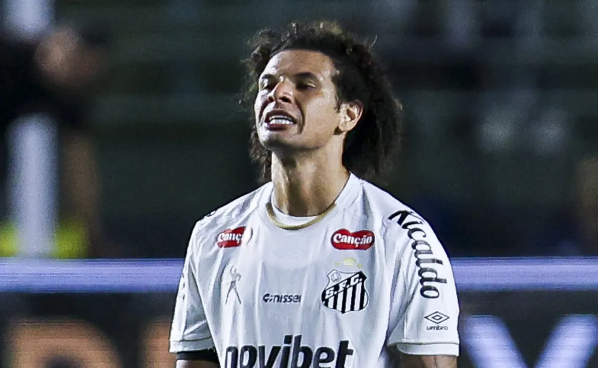 San Lorenzo aproveita erro de Arão, marca com Cuello e abre o placar contra o Santos
