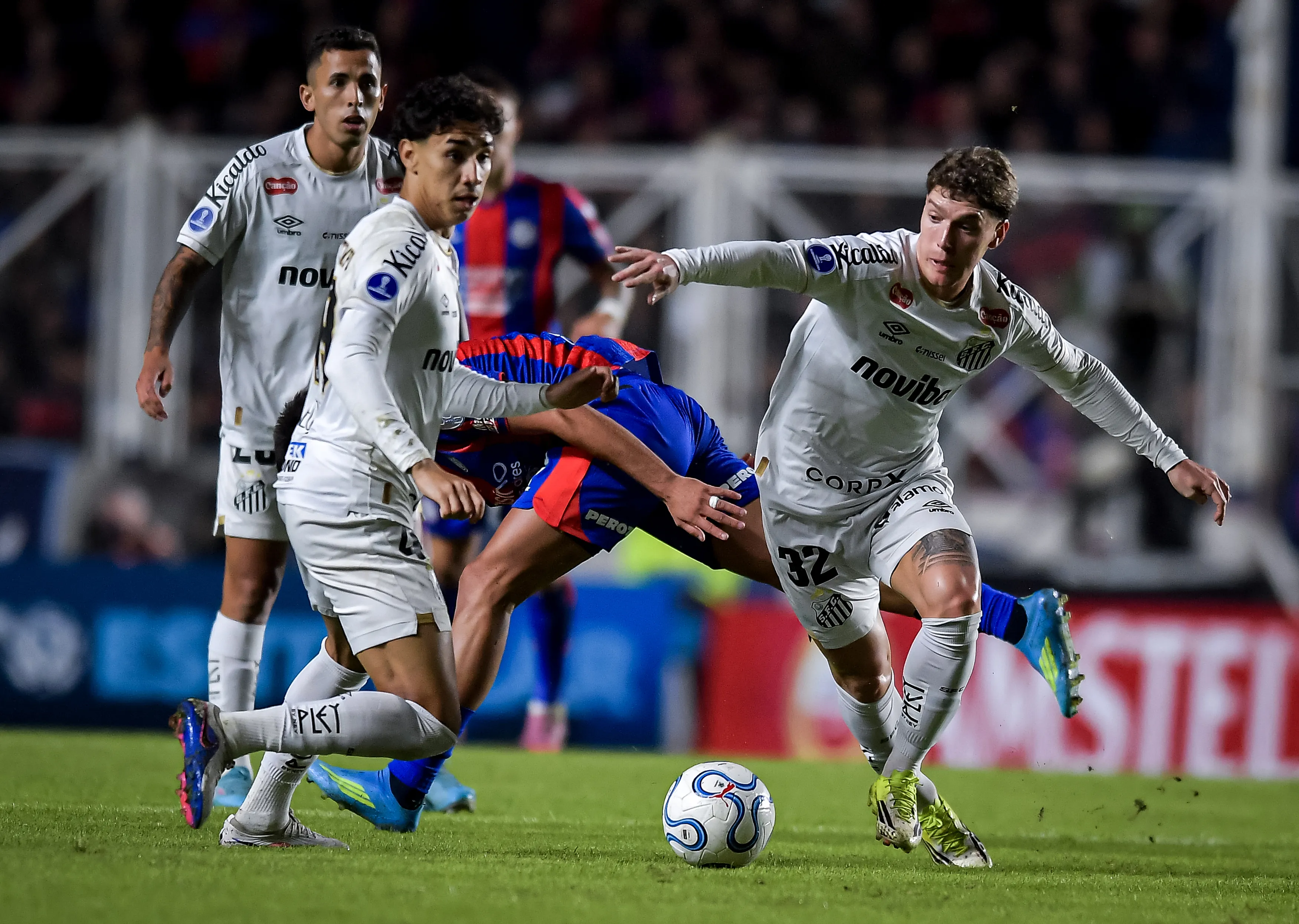 San Lorenzo x Santos. (Photo by Marcelo Endelli/Getty Images)