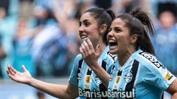 Mosqueteiras comemoram vitória. Foto: Maxi Franzoi/AGIF