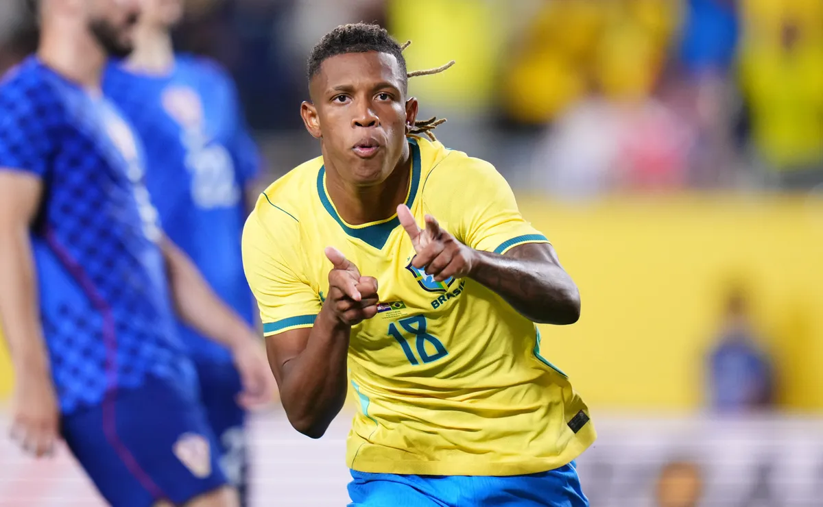 Palmeiras aceita pagar R$ 128 milhões por Danilo e entra na disputa pelo volante