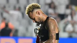 Neymar jogador do Santos deixa o campo apos partida contra o Coritiba no estadio Vila Belmiro pelo campeonato Copa Do Brasil 2026. Foto: Jota Erre/AGIF