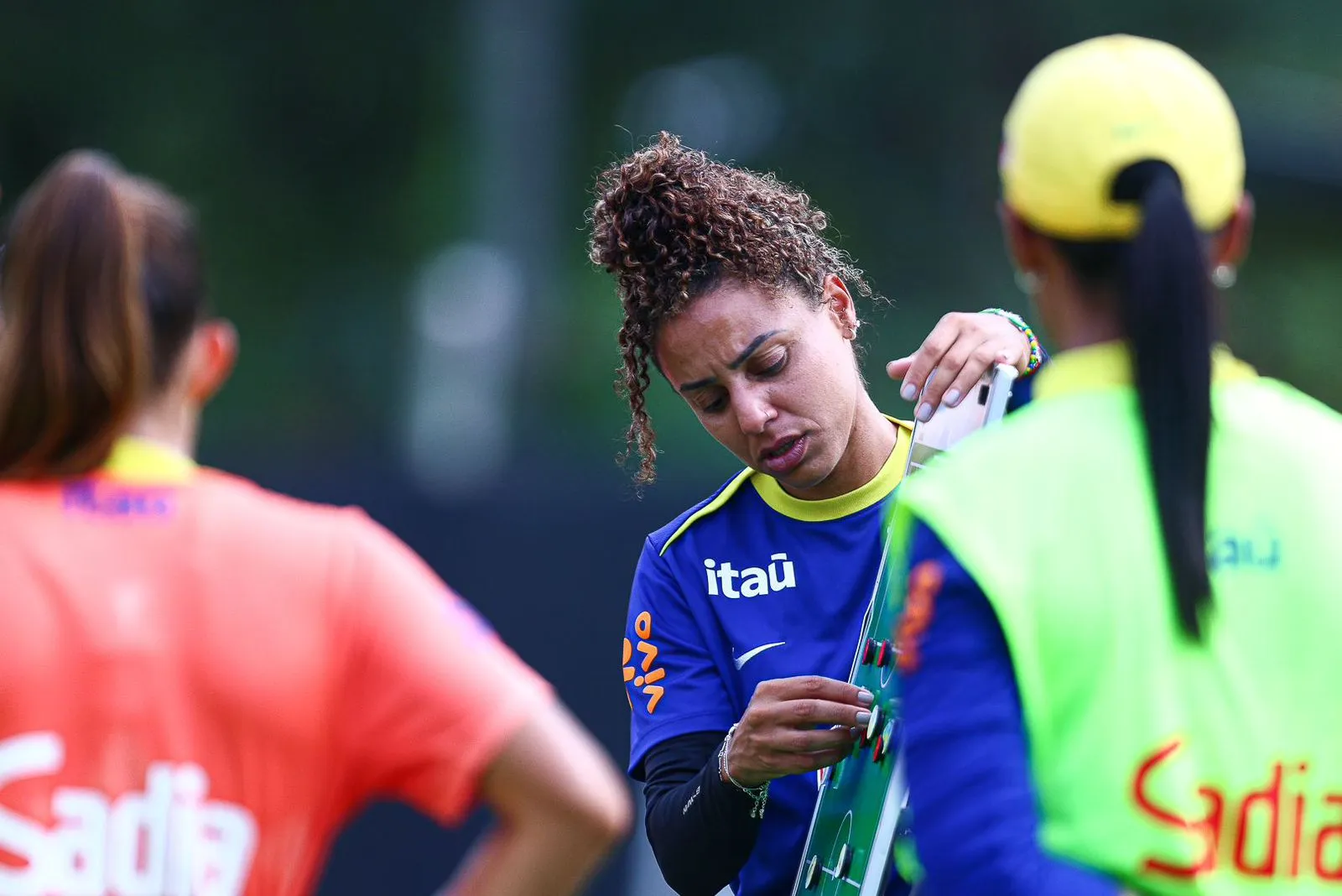 Rilany Silva comandando a Seleção. Foto: Diana Carrillo/CBF