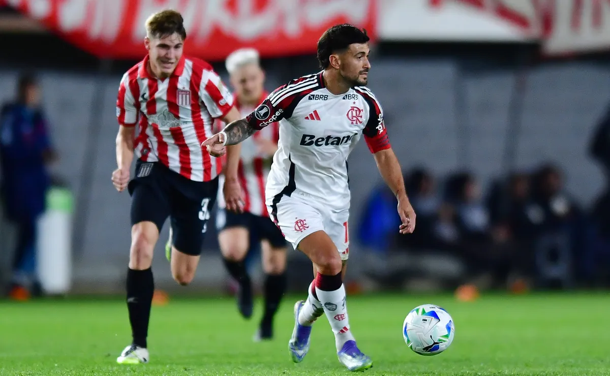 Estudiantes x Flamengo: onde assistir ao vivo, horário e escalações do jogo desta quarta