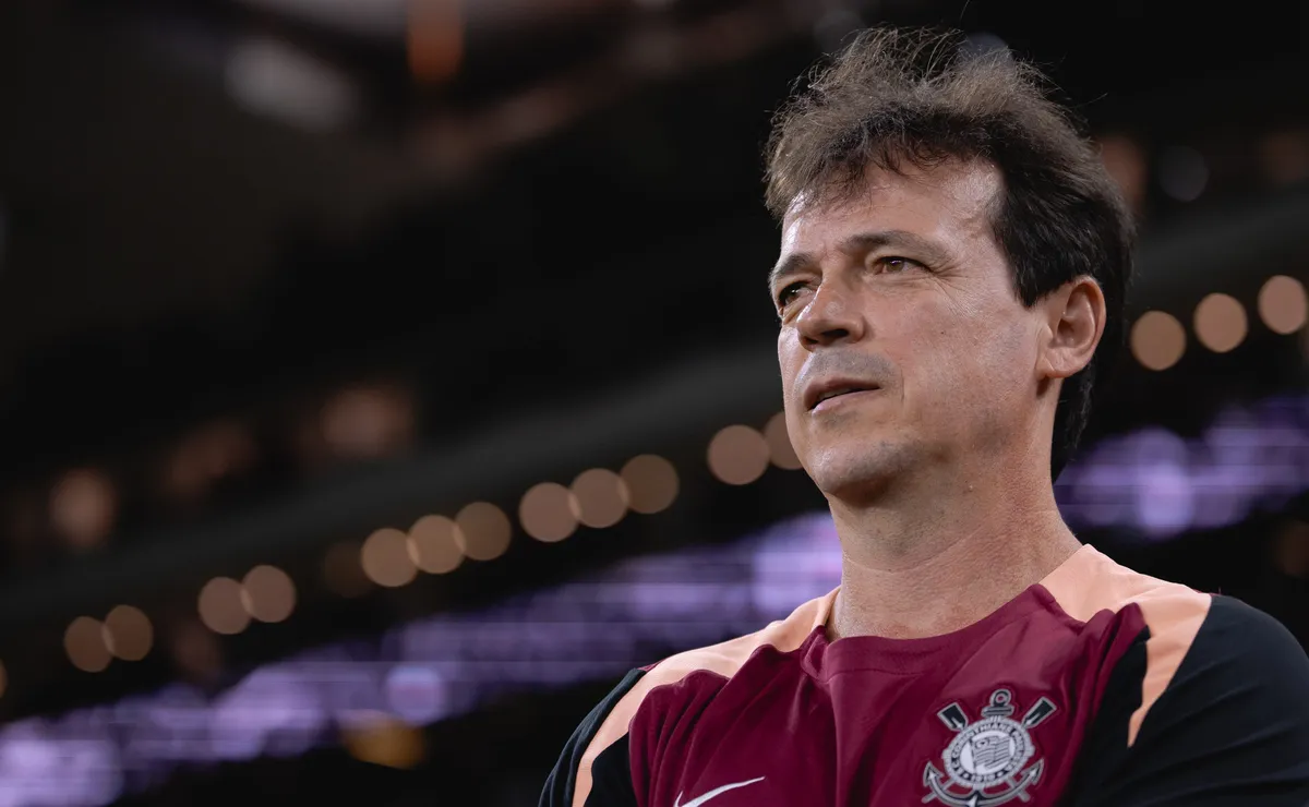 Fernando Diniz iguala marca de Tite e outros técnicos ao manter Corinthians invicto em seis jogos