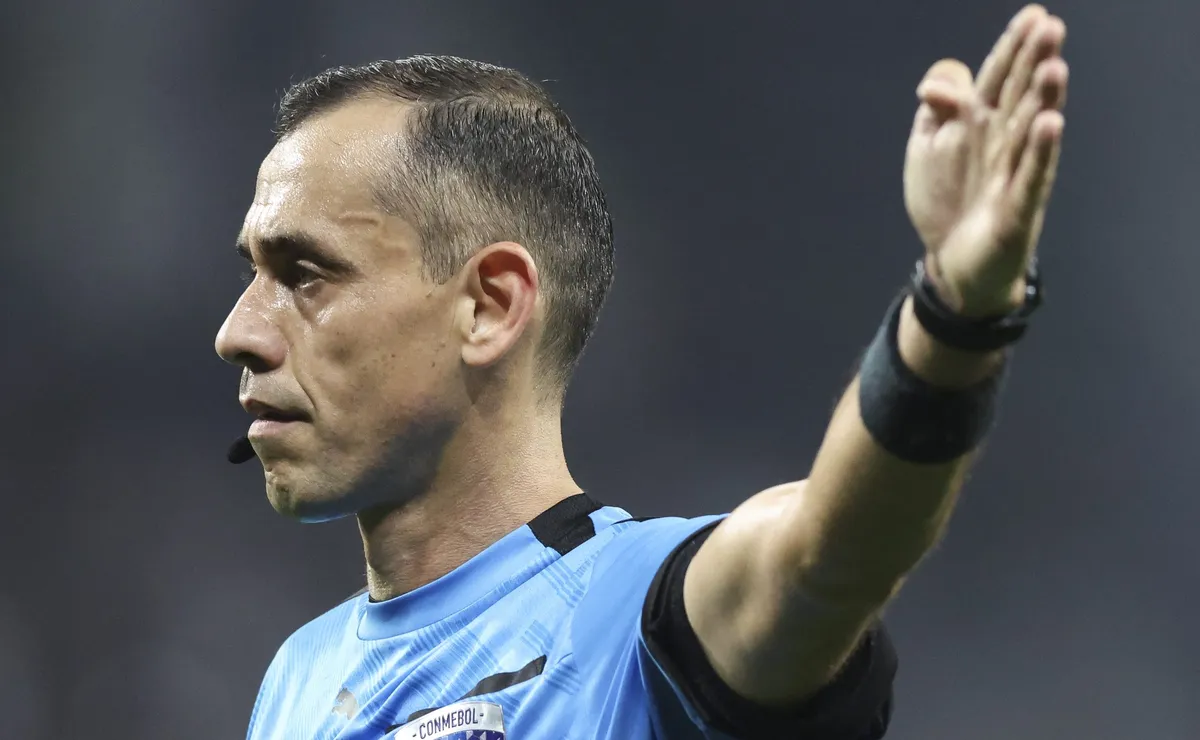 Arbitragem trava entrada da equipe médica em Millonarios x São Paulo para avaliar Djhordney