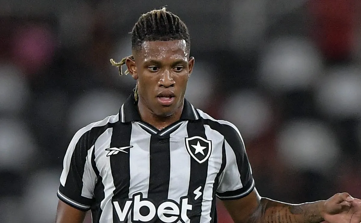 Futuro de Danilo agita bastidores do Botafogo, que fica desesperado para vender jogadores