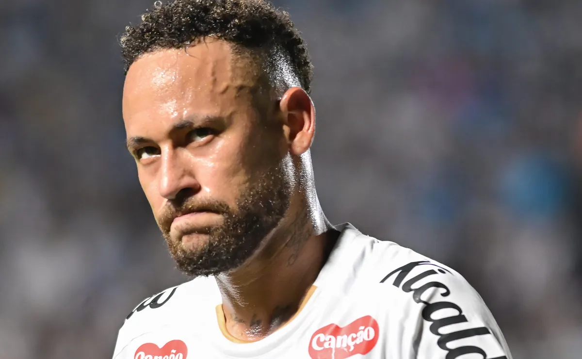 Cuca admite risco de Neymar ser desfalque contra o Palmeiras