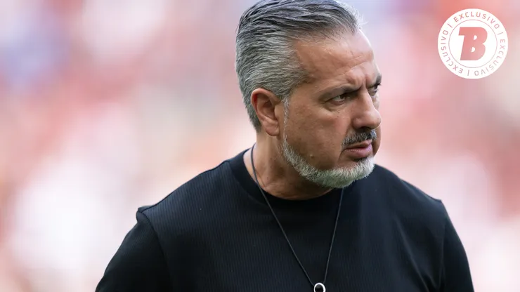 José Boto diretor de futebol do Flamengo no Maracanã com a equipe