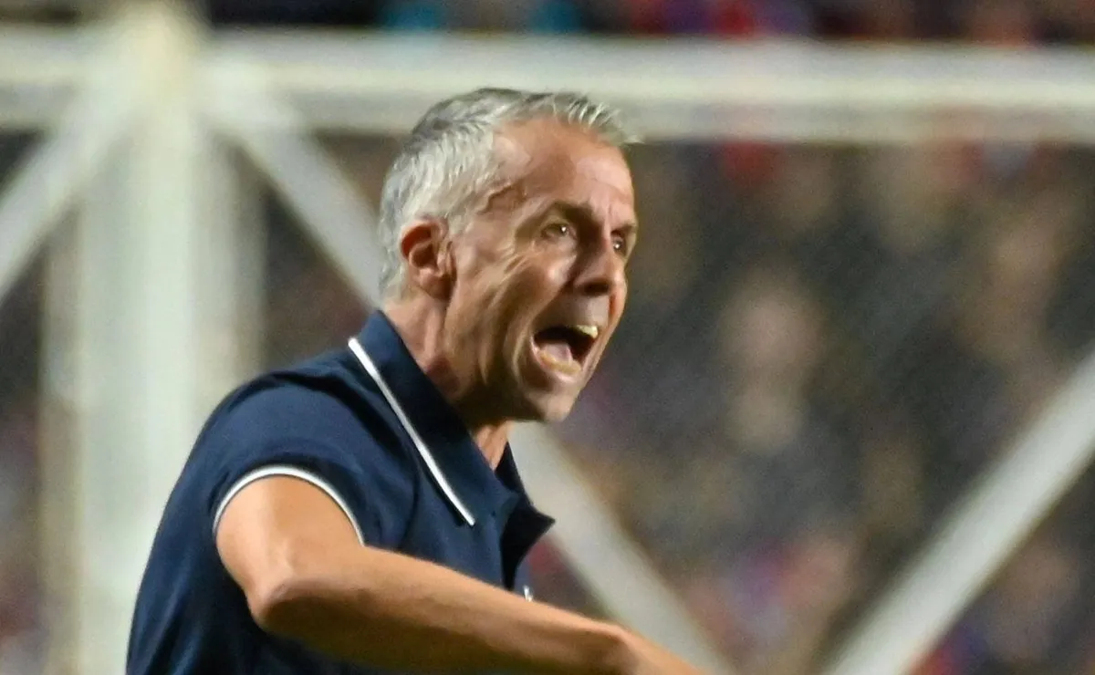 Técnico do San Lorenzo analisa jogo contra o Santos e revela dificuldade imposta no início do confronto