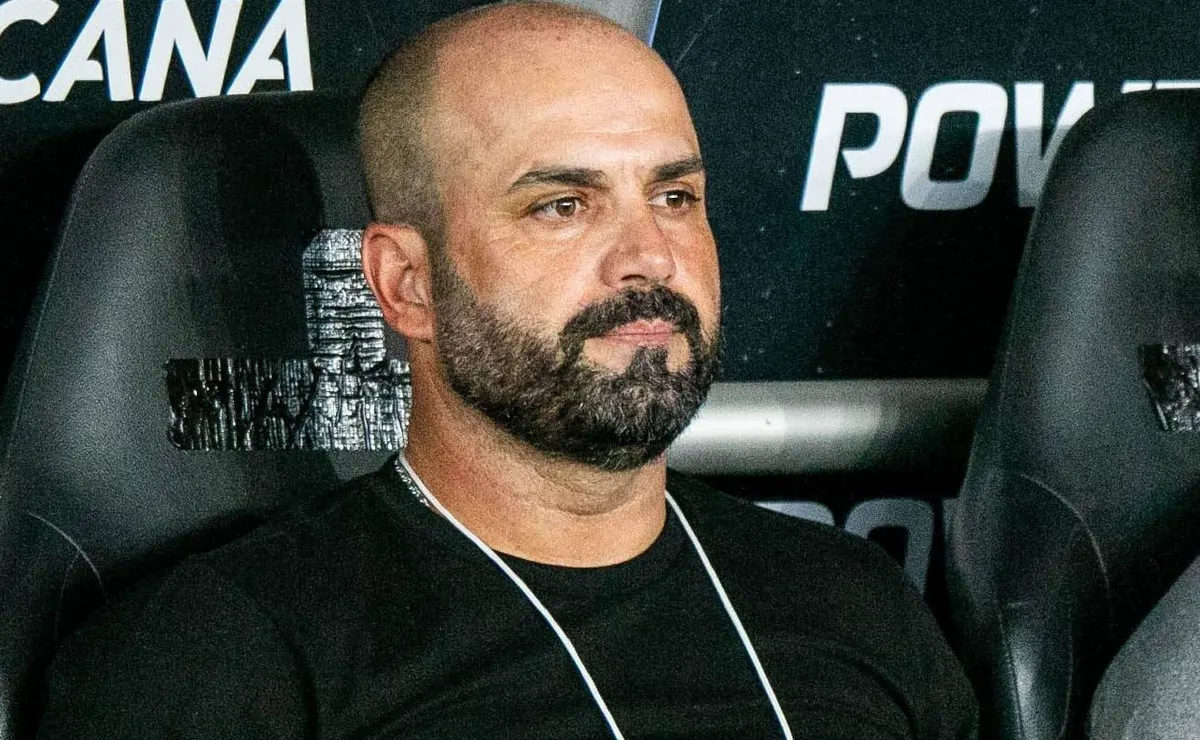 Botafogo é criticado por técnico rival: “Parece um carpete”