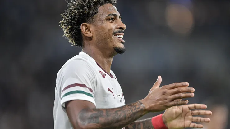 Com Castillo ao lado, John Kennedy dispara em rendimento e cria novo dilema para Zubeldía - Foto Thiago RibeiroAGIF