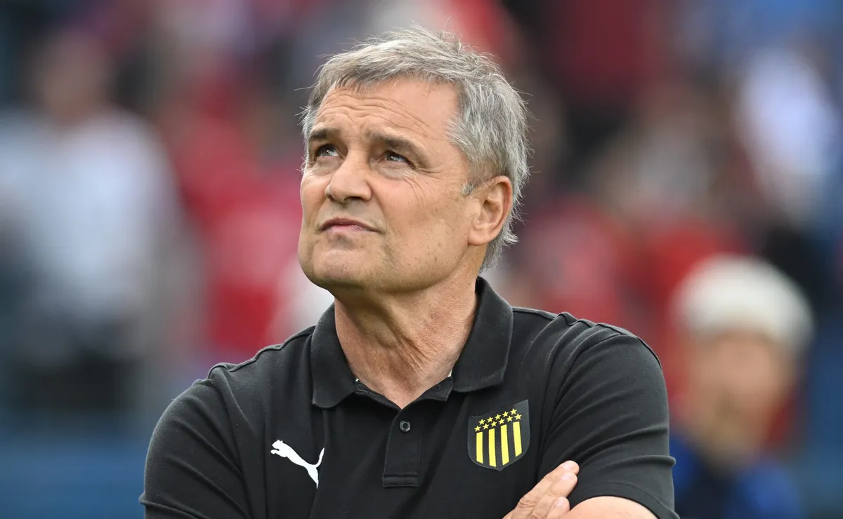 Diego Aguirre vive momento turbulento antes de Corinthians x Peñarol-URU e retrospecto recente decepciona