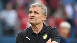 Diego Aguirre durante clássico uruguaio