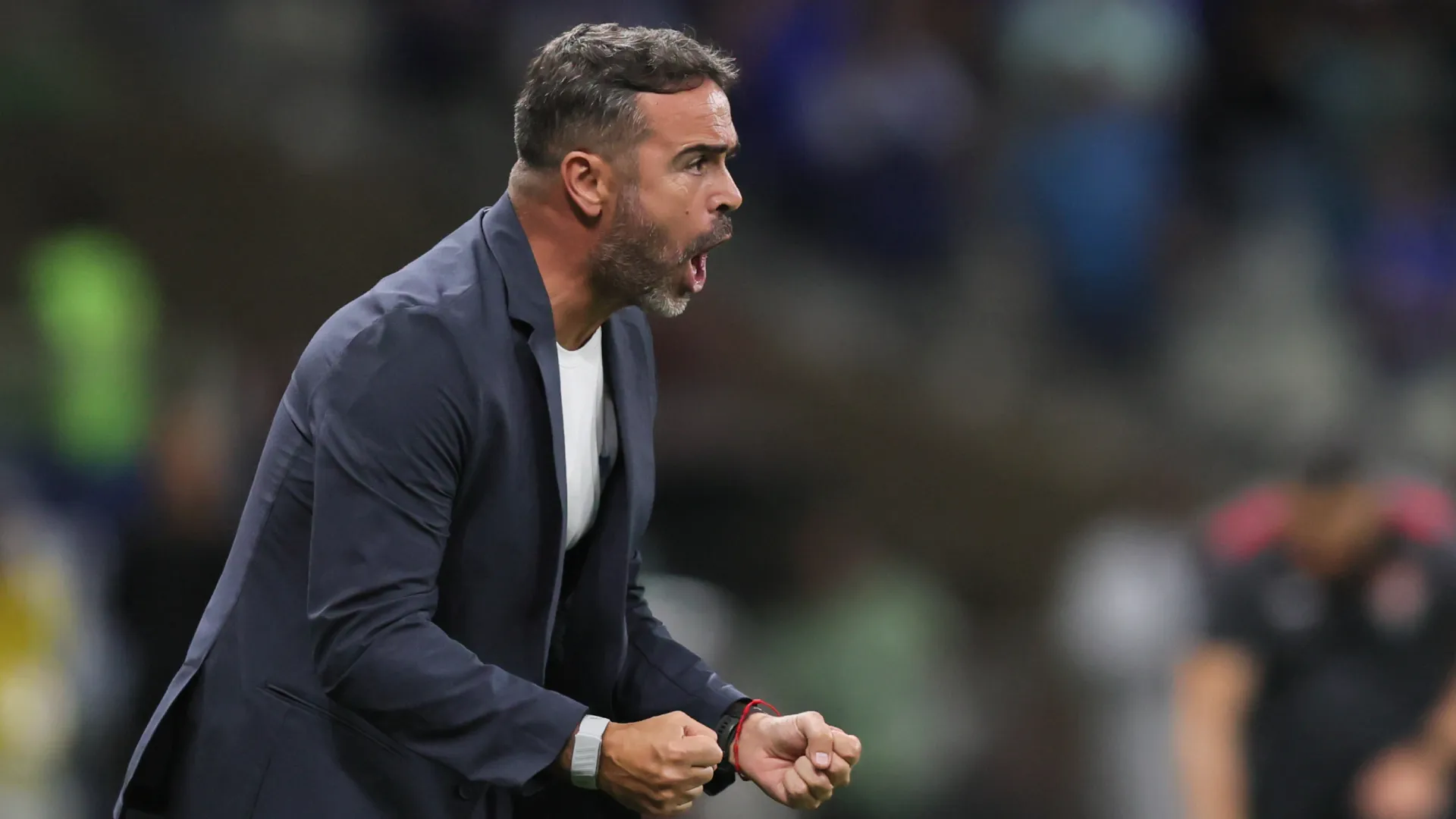 Artur Jorge no comando do Cruzeiro – Foto: Gilson Lobo/AGIF