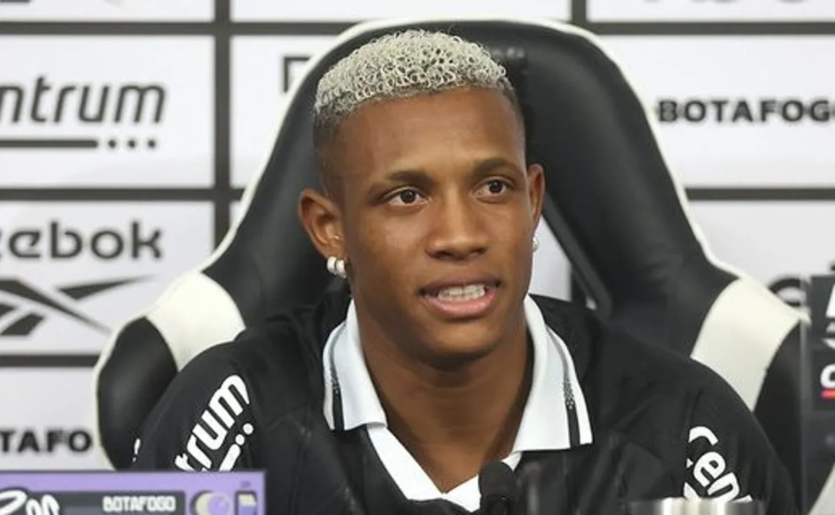 Botafogo não quer vender Danilo para Palmeiras ou Flamengo e prioriza transferência para Europa