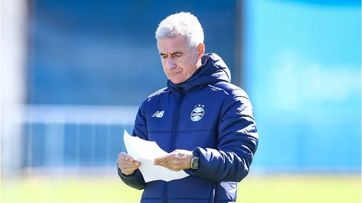 Luís Castro durante treinamento do Imortal