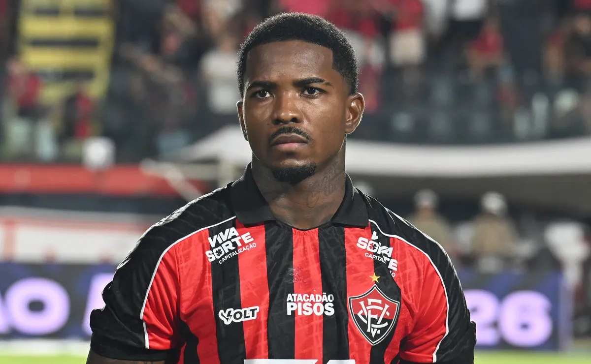 Vitória quer garantir compra de Cacá, do Corinthians; valor é R$ 15 milhões