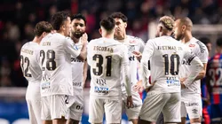 Time do Santos conversa em pausa na partida contra o San Lorenzo
